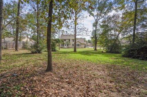 9115 Red Stag Ln, Conroe TX  77303-1301 exterior