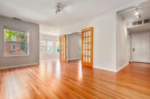 4944 Rockwell St, Chicago, IL 60625-2726