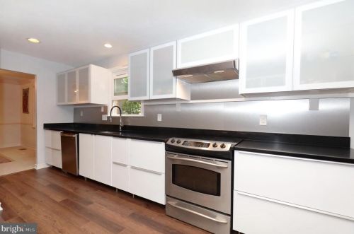 7217 Reservation Dr, Springfield VA  22153-1324 exterior