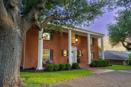 207 Rockbrook Dr, Rockwall, TX 75087-4211