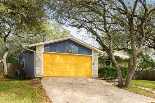 11105 Blackmoor Dr, Austin TX  78759-4557 exterior