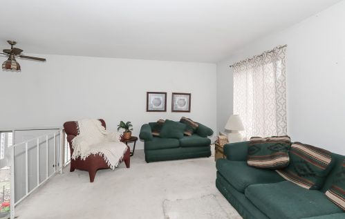 564 Creekwood Ct, Carol Stream IL  60188-9203 exterior