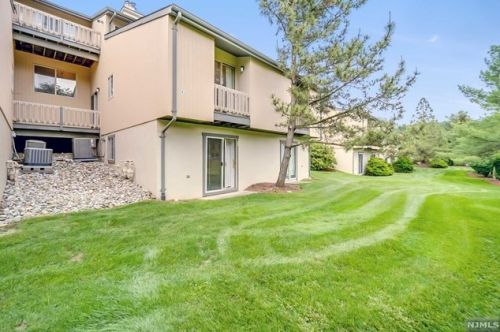 41 Colton Cir, Town Center, NJ 07052-1116