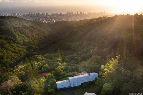 3809 Tantalus Dr, Honolulu HI  96813-1203 exterior