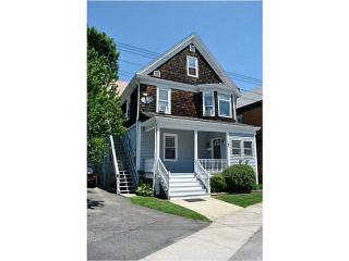 10 Gardiner St, Middletown, RI 02840-2214