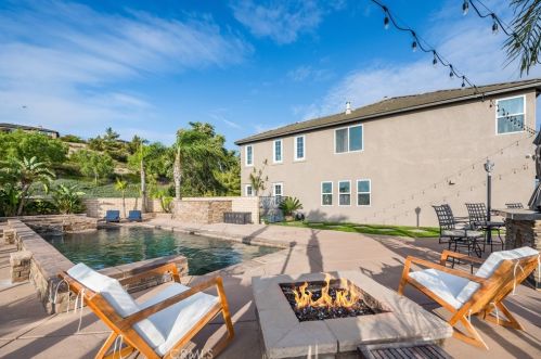 18458 Lakepointe Dr, Riverside CA  92503-0252 exterior