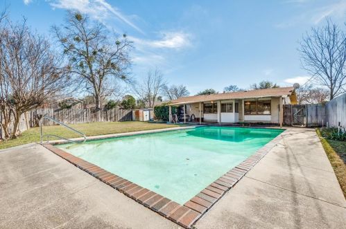 2315 Briarwood Ln, Carrollton TX 75006-7701 exterior