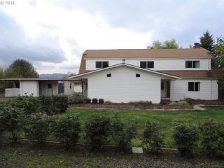2201 Chehalem Dr, Newberg OR  97132-6619 exterior