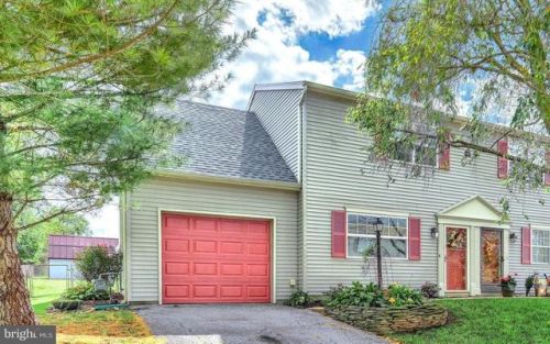 1615 Condor Ln, York, PA 17315-2774