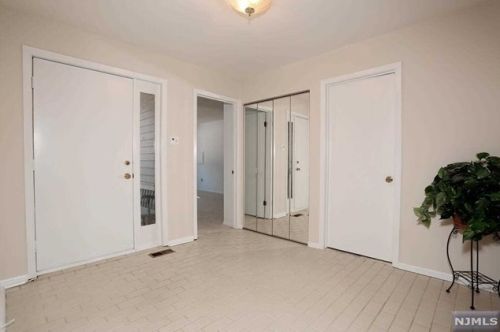 14 Romopock Ct, Mahwah, NJ 07430-2235