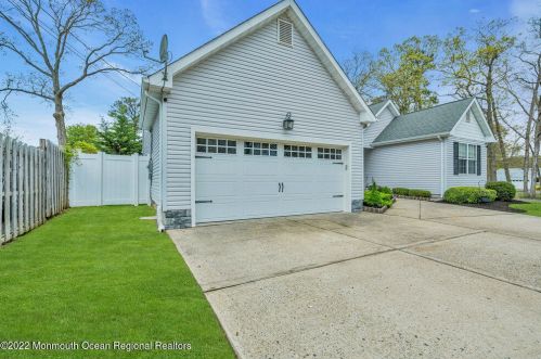 2215 Brookdale Park Dr, Lacey, NJ 08731-3733