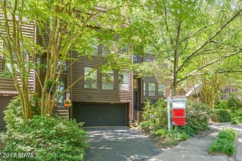 2013 Turtle Pond Dr, Herndon, VA 20191-4045