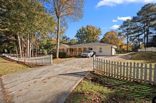 1311 White Oak St, Conyers, GA 30013-1641