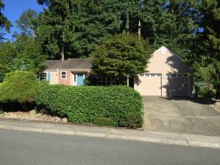 1605 180th Ave, Bellevue, WA 98008-3236