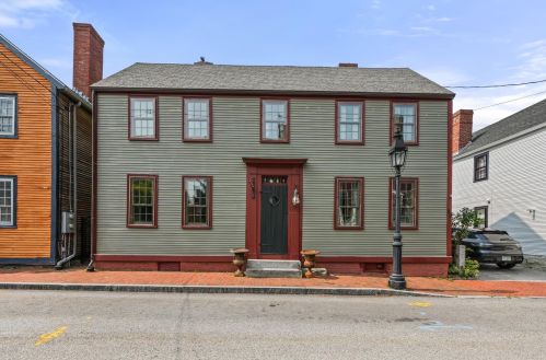 49 Sheafe St, Portsmouth, NH 03801-3817