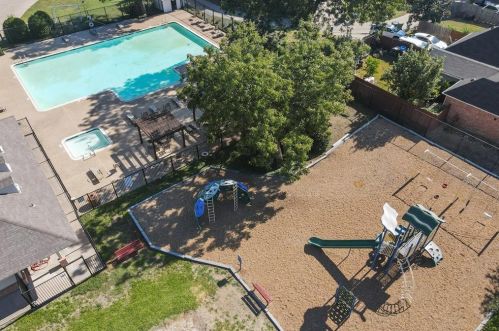 3230 Crk Mdw Ln, Garland TX 75040-2836 exterior