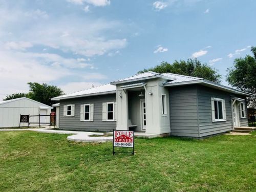 301 3rd St, Duke, OK 73532-9628