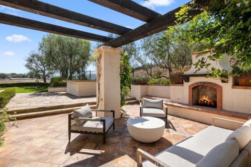 22 Black Falcon, Irvine CA  92603-0420 exterior