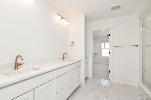 27820 10th Dr, Aurora CO 80018 exterior