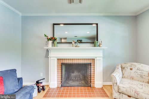 909 Roswell Dr, Silver Spring MD 20901-2128 exterior