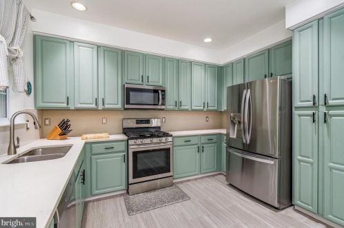 12965 Taxi Dr, Woodbridge, VA 22193-6130