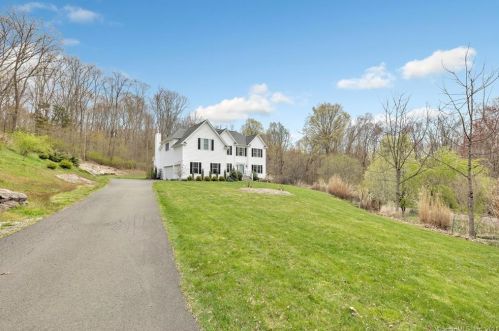 39 Block Farm Rd, Upper Stepney, CT 06468-1906