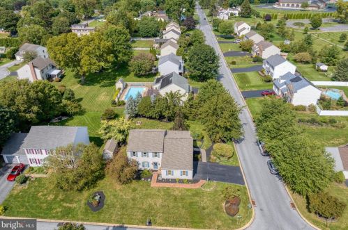 1827 Krystle Dr, Lancaster PA  17602-4145 exterior