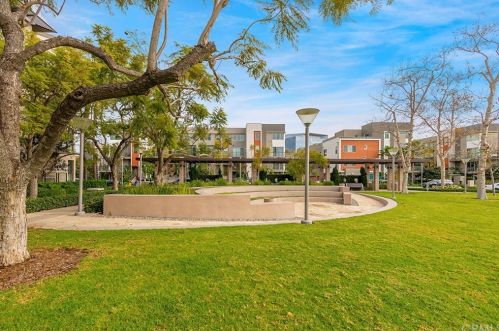 53 Waldorf, Irvine CA  92612-1066 exterior