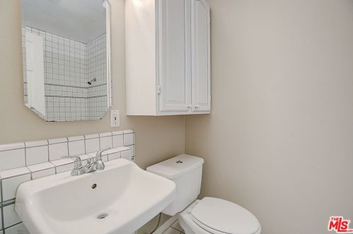 2661 Yale Ave, Anaheim CA  92801-4895 exterior