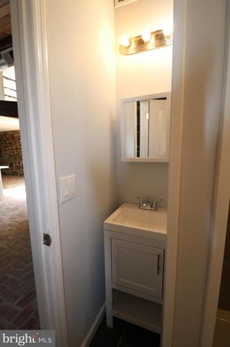 635 Parkway Ave, Trenton NJ  08618-2723 exterior