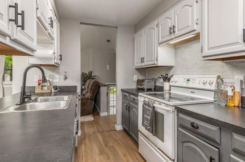 75 Ledgeview Dr, Rochester NH  03839-5618 exterior