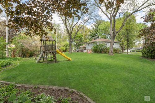 134 Fernwood Dr, Naperville, IL 60540-7303