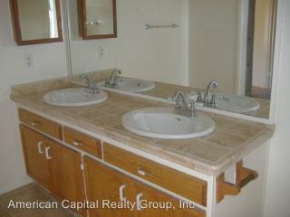 20722 Mission Ln, Huntington Beach CA  92646-6132 exterior