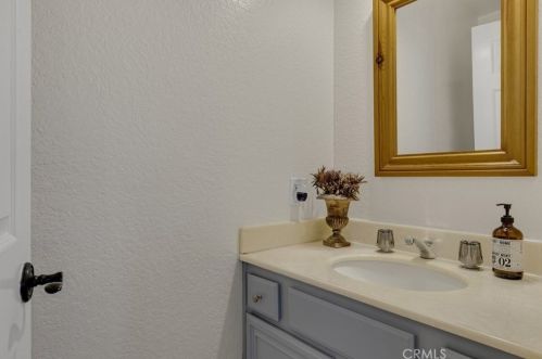 814 Links Vw Dr, Simi Valley CA 93065-6654 exterior