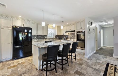 99 Currier Rd, Pelham, NH 03076-3413