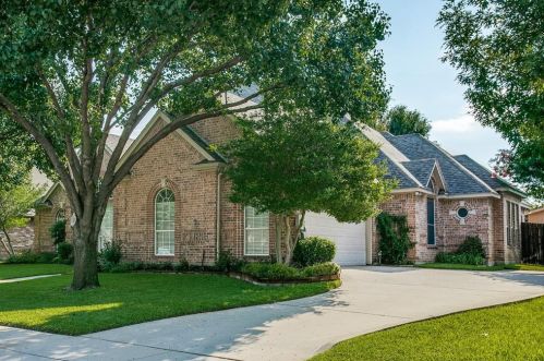 8420 Baywood Dr, Fort Worth, TX 76182-6722