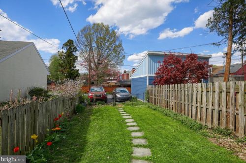 433 Walnut St, Lancaster PA  17603-3362 exterior