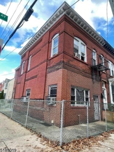 19 2nd Ave, Newark, NJ 07104-2701