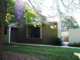 7 Vauxhall Pl, Chapel Hill NC  27517-8615 exterior