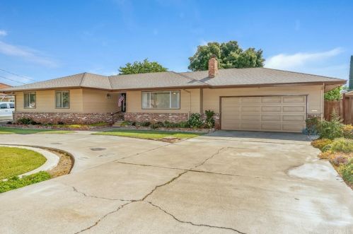 1244 Arizona Ave, Los Banos, CA 93635-4004