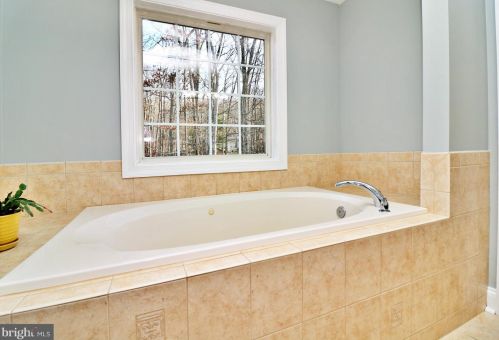 1756 Johnnycake Ln, Harpers Ferry WV 25425-6078 exterior