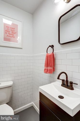 1651 Sunset Ave, Lancaster PA  17601-4355 exterior