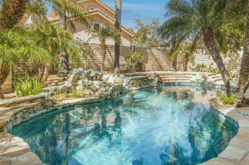 2862 Waterfall Ln, Simi Valley, CA 93065-1303
