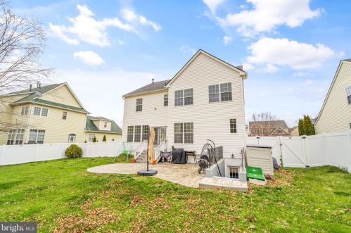 18799 Pier Trail Dr, Triangle VA  22172-2351 exterior