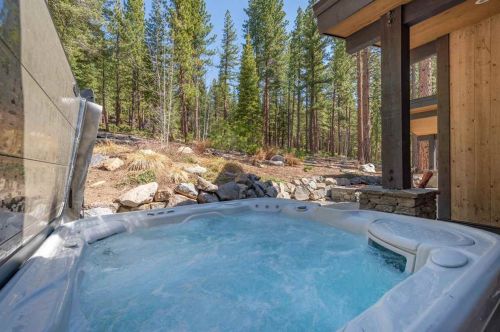 11490 Bottcher Loop, Truckee CA  96161-2793 exterior