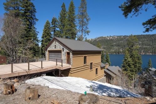 14246 Shr Dr, Truckee CA  96161-3430 exterior
