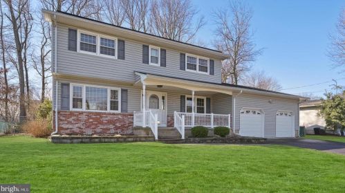 12 Periwinkle Ln, Trenton, NJ 08619-1910