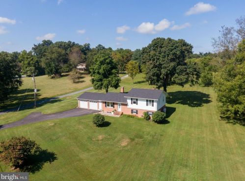 6377 Summit Point Rd, Charles Town, WV 25414-5114