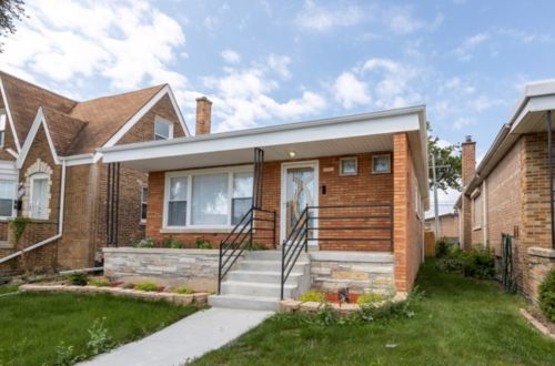 8306 Yates Blvd, Chicago, IL 60617-1944