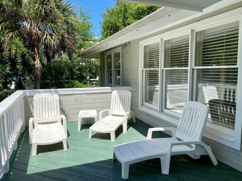 5 Ocean Park Ct, Isle Of Palms SC  29451-2244 exterior